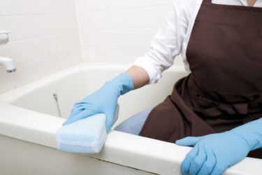 お風呂掃除はクエン酸を正しく使おう！白くなる原因と掃除の手順